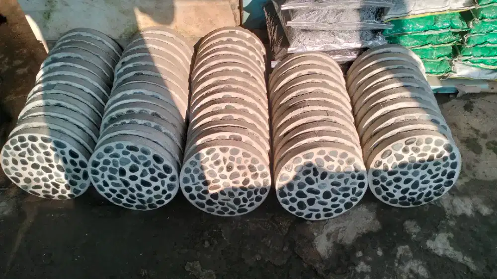 Batu steping/batu pijakan taman