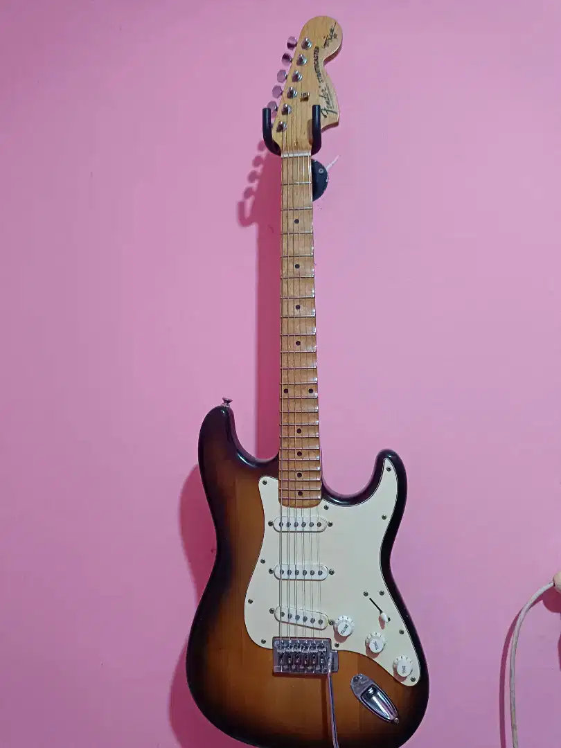 Gitar Elektrik Custom Fender Stratoscaster Scalop