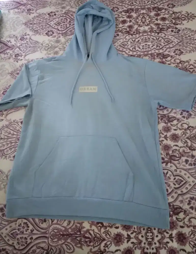 Di jual Sweater tgn pendek merk : DETAIL , Uk : L.warna biru muda
