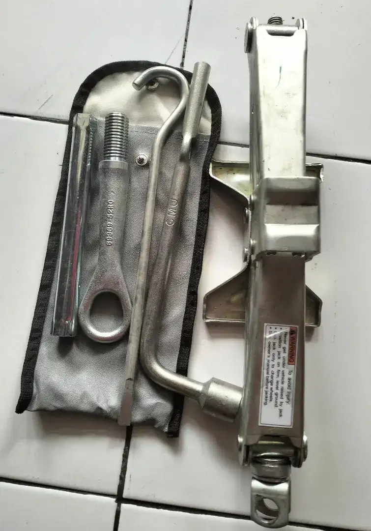 DIJUAL MURAH DONGKRAK MOBIL ERTIGA RP. 300 RIBU