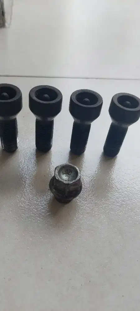 Baud Pengaman Ban BMW