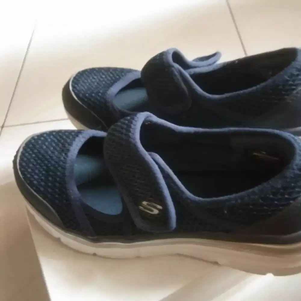 Sepatu Sketchers Biru Nego