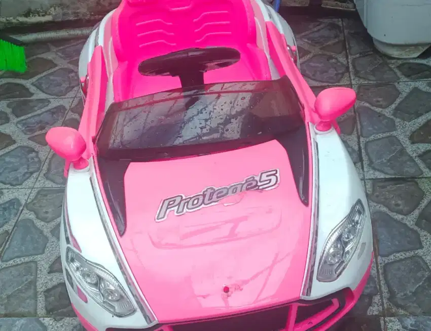 Jual mobil mobilan aki pink