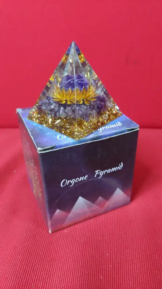Orgone pyramid pajangan