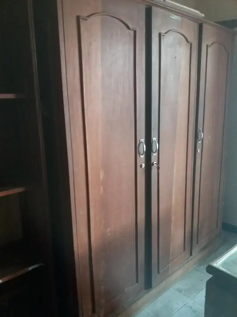 Lemari jati 3 pintu elegant