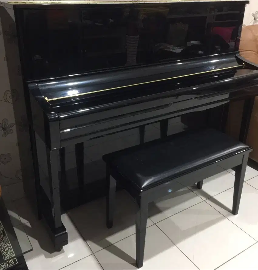 Piano Yamaha U1J