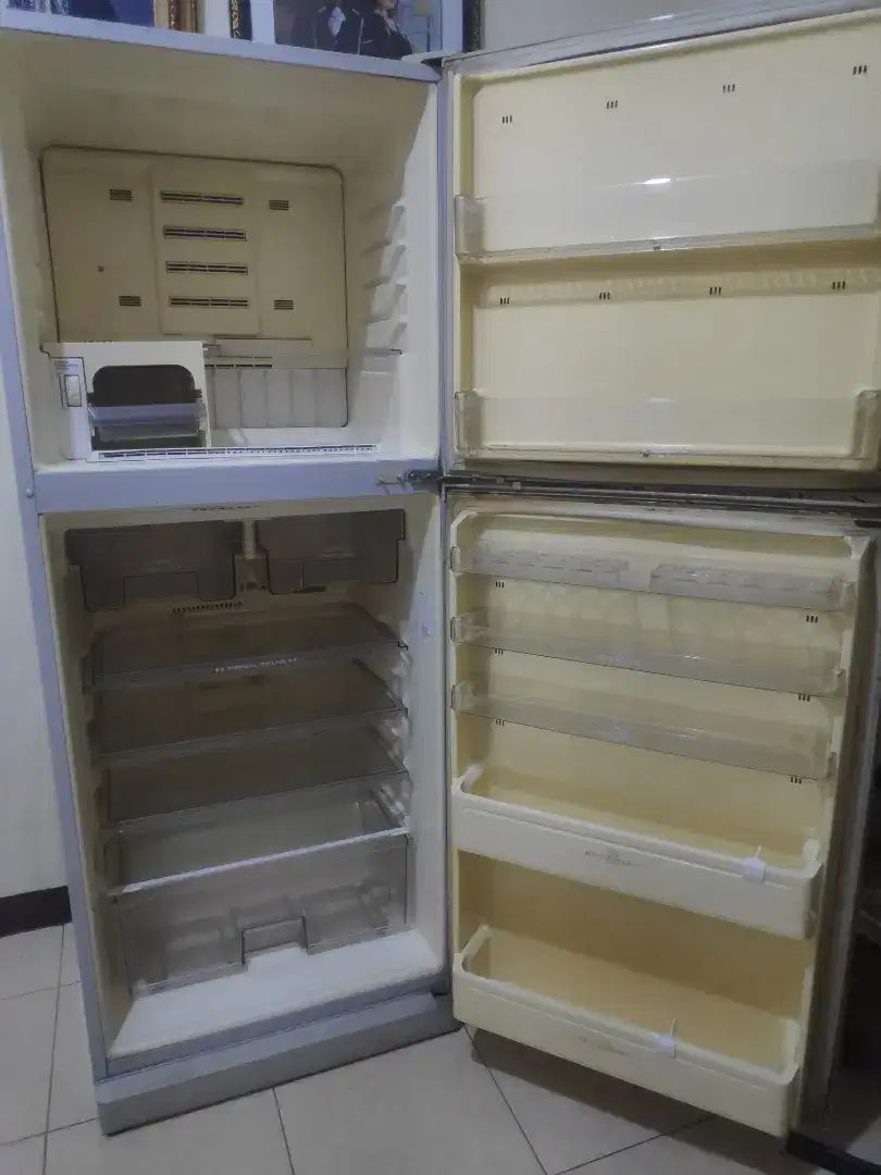 BU!!! Kulkas 2 pintu Sharp Libre JUMBO BT/TT