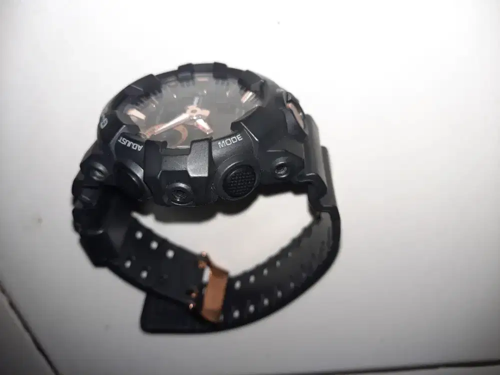 Gshock GA-710B Black Rose gold. Masih mulus batangan, dijamin Original