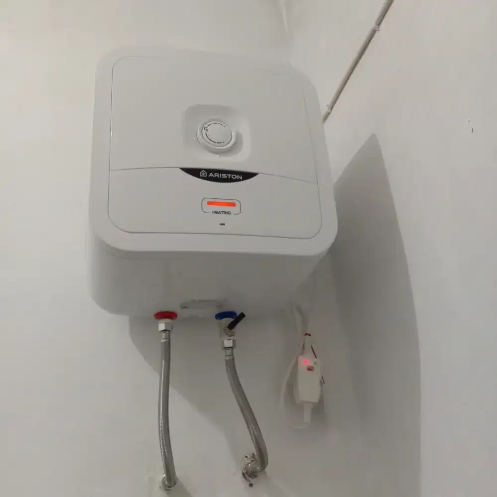 Water Heater Listrik Ariston 15L 200W