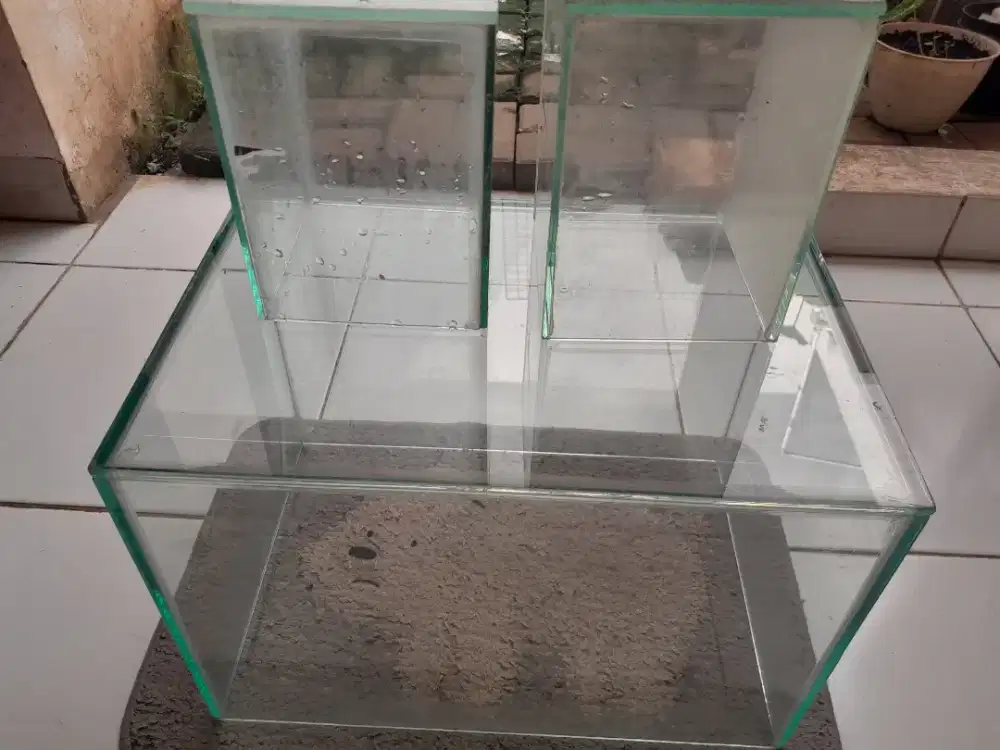 Akuarium besar kaca tebal, 1 akuarium sedang, 2 akuarium kecil