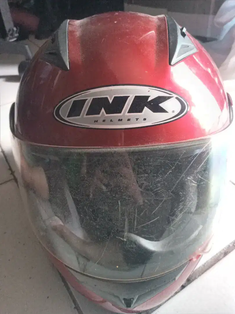 Helm INK  Warna merah