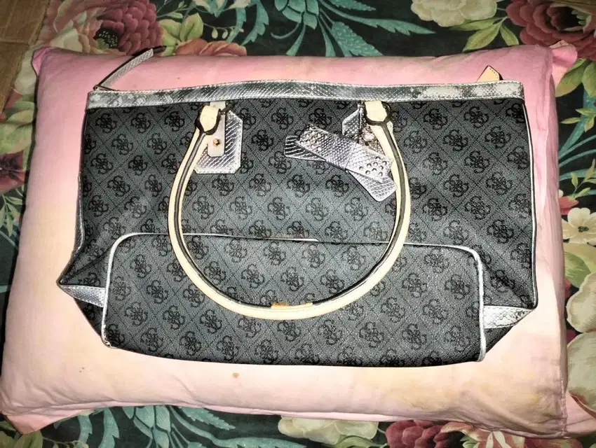 Preloved Tas Guess Original