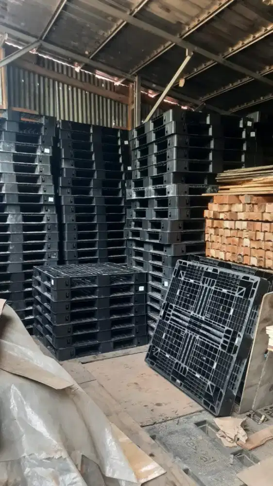 Palet plastik bekas