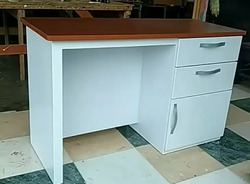 Meja Biro/Meja Kantor