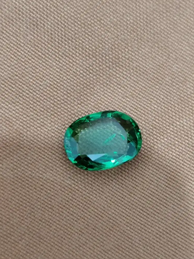 Natural tsavorite grossular garnet (tanzania)