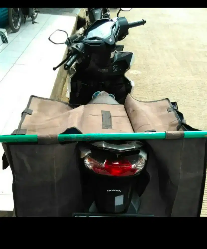 Tas motor samping