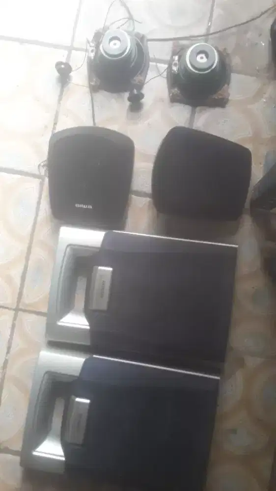 Se paker speaker pasif ex compo lawas aiwa kond hdp mgkn ada yg perlu