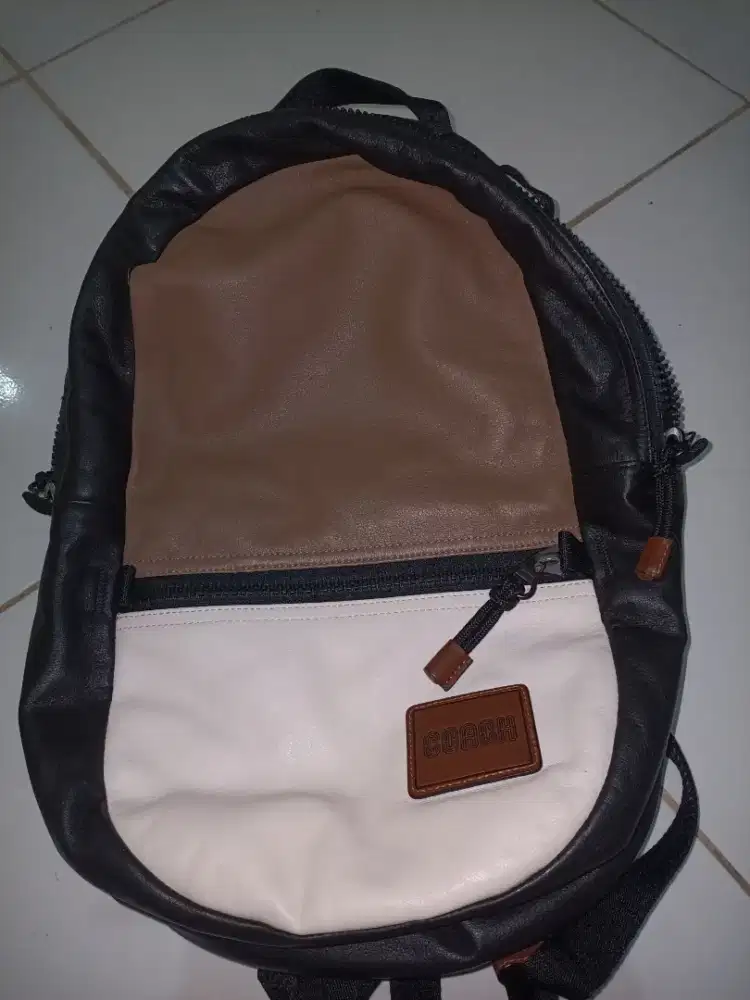 Tas coach warna hitam putih