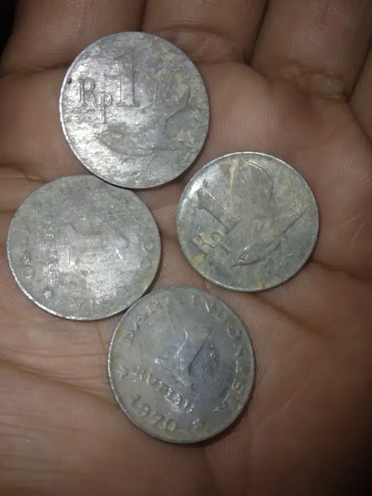 Uang koin 1 rupiah