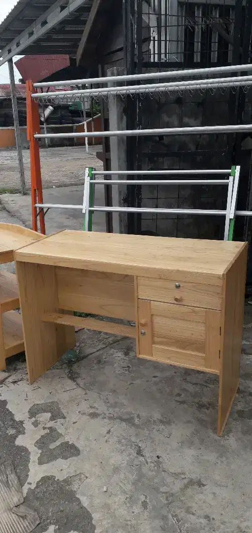 meja kantor bahan kayu murah