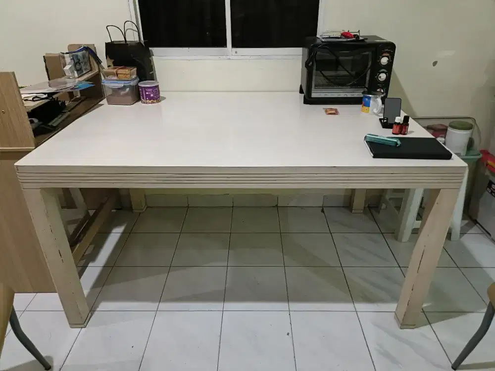 Meja makan putih besar, kayu solid