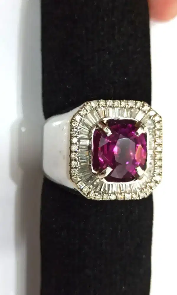 Cincin emas putih berlian fuschia garnet (nte)