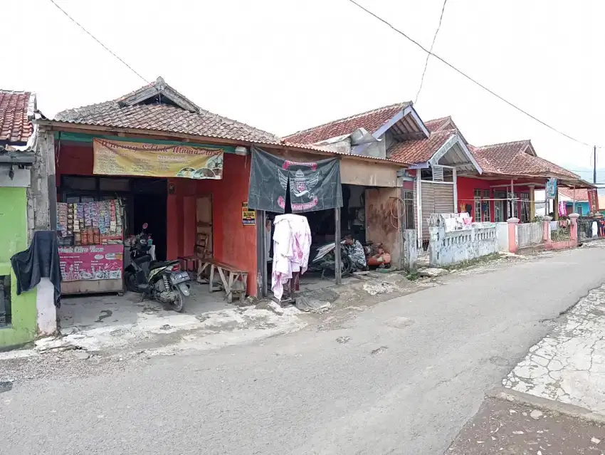 Rumah pinggir jalan akses mobil murah