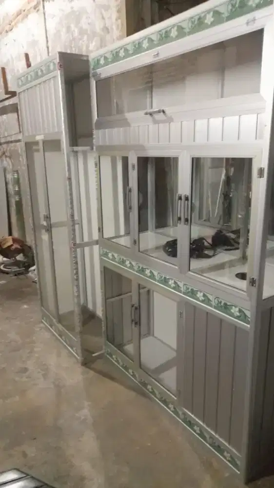 Etalase depot air minum 3 pintu (1 cuci + 2 isi)