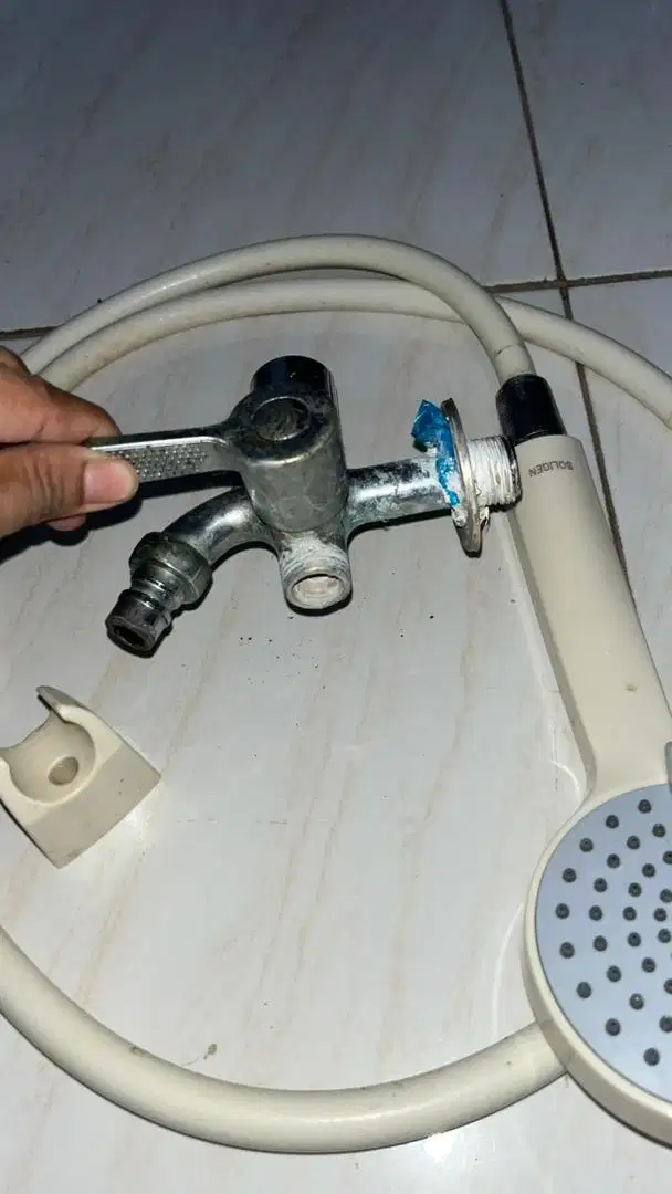 DIJUAL 1 SET SHOWER, FILTER AIR, DAN KERAN