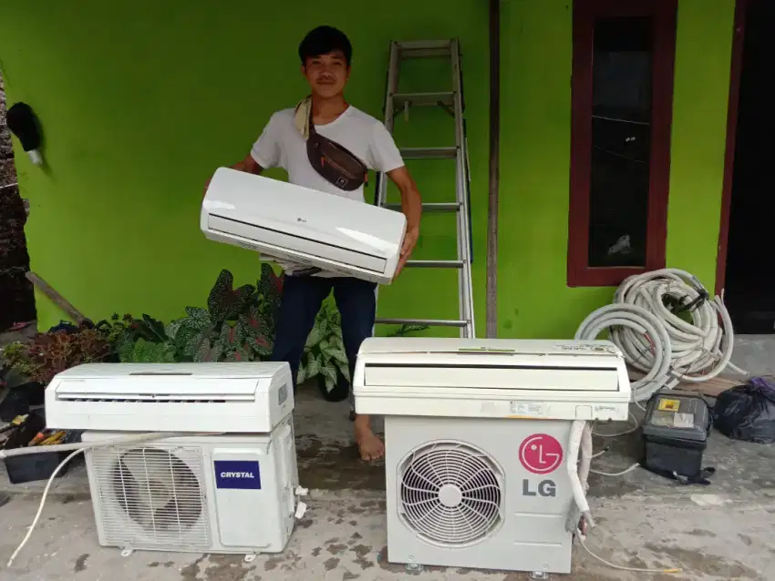 SERVICE AC/CUCI AC RUTIN/BONGKAR PASANG AC/KULKAS/TV/MESIN CUCI/DLL