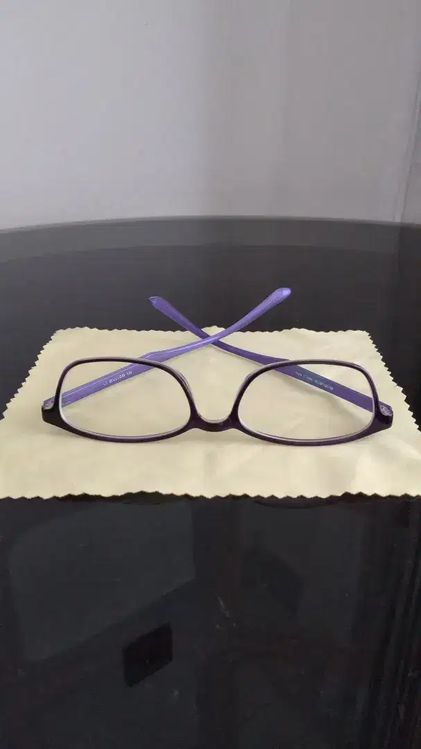 Frame kacamata buatan Korea