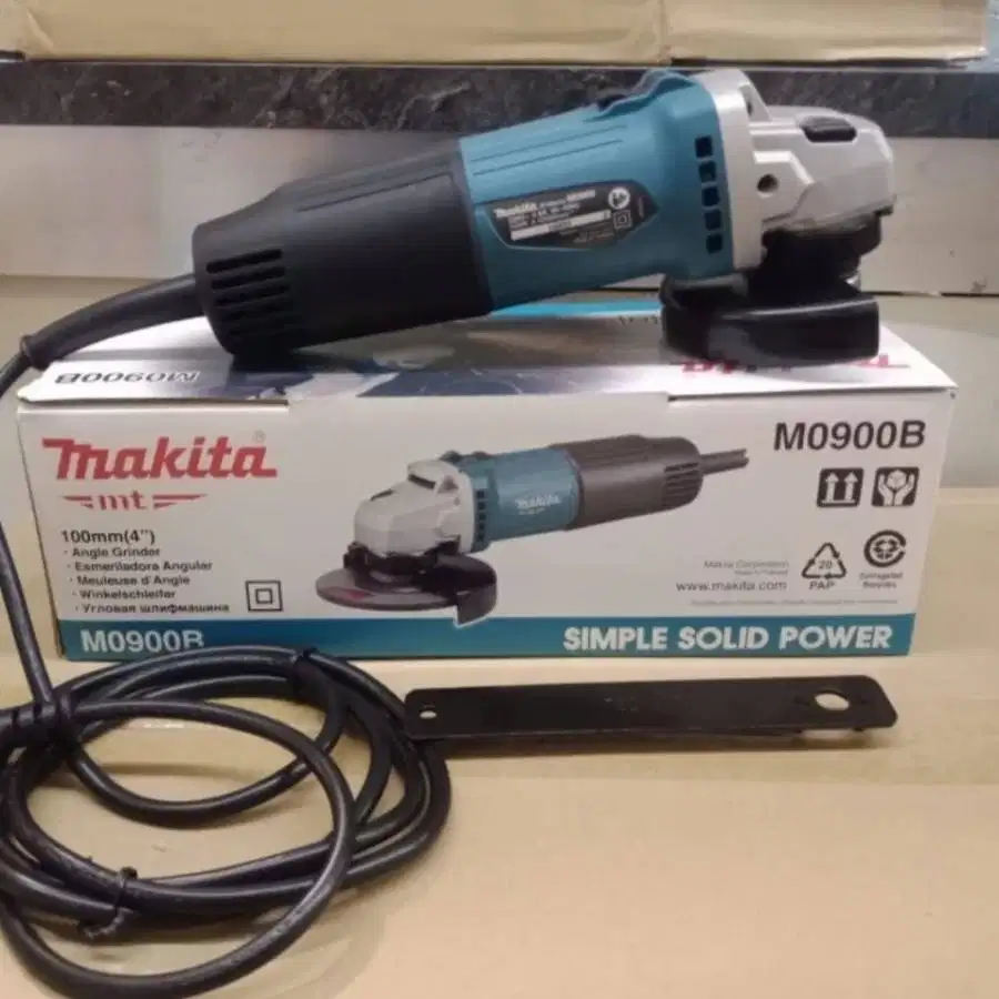 Makita M0900B Mesin Gerinda Tangan 4 Makita MT M 0900 B