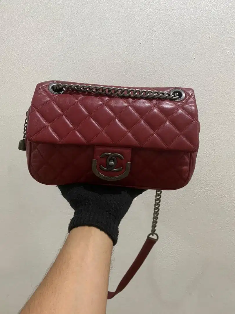 Tas wanita chanel 31 rue cambon burgundy rare vintage