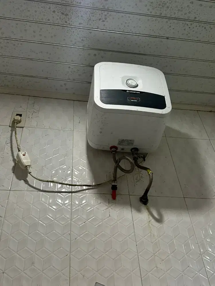Pasang pemanas air water heater