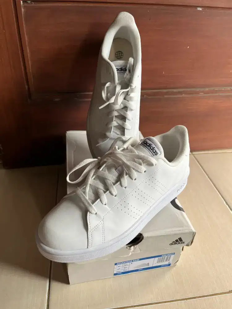 sepatu adidas pria  ADIDAS ADVANTAGE BASE GW2064