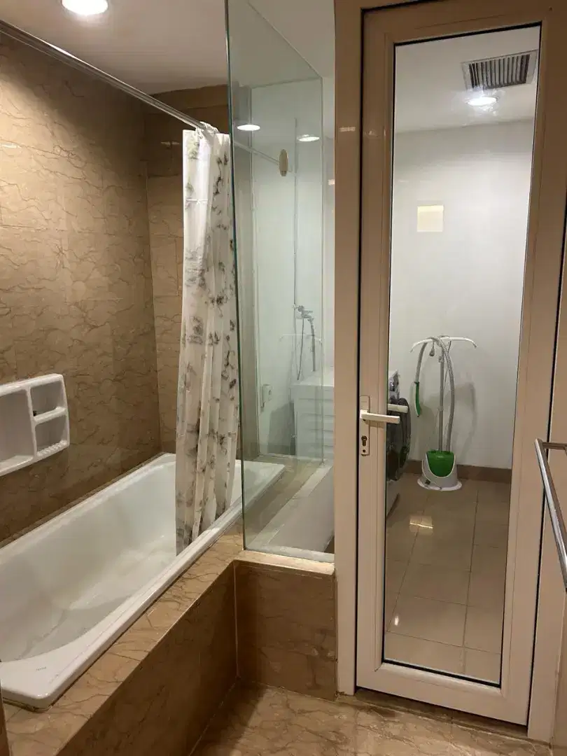 Di sewakan apartemen The Royale Springhill Residence Kemayoran . Mewah