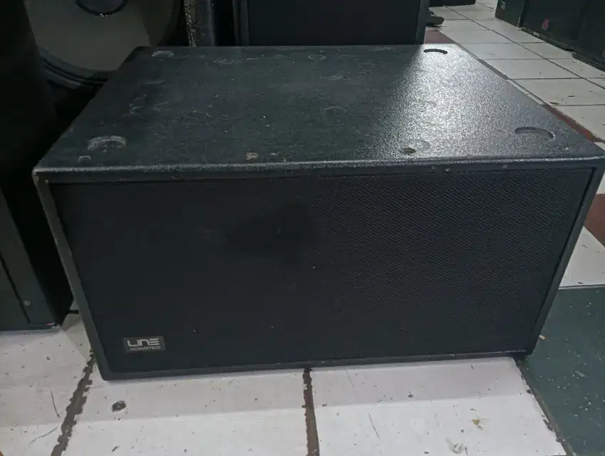 Subwofer line acoustic lps210