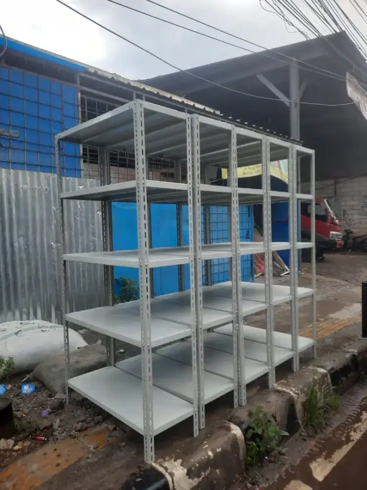 Rak besi Gudang