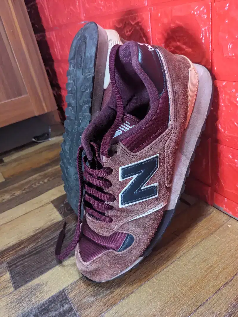 Sepatu new balance maron