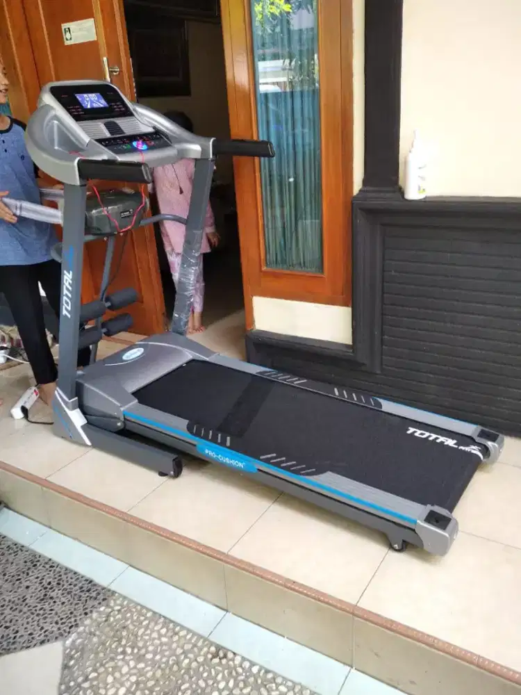 Alat olahraga fitness Treadmill elektrik tipe 270