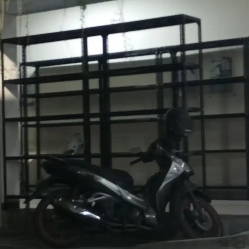 Rak besi serbaguna