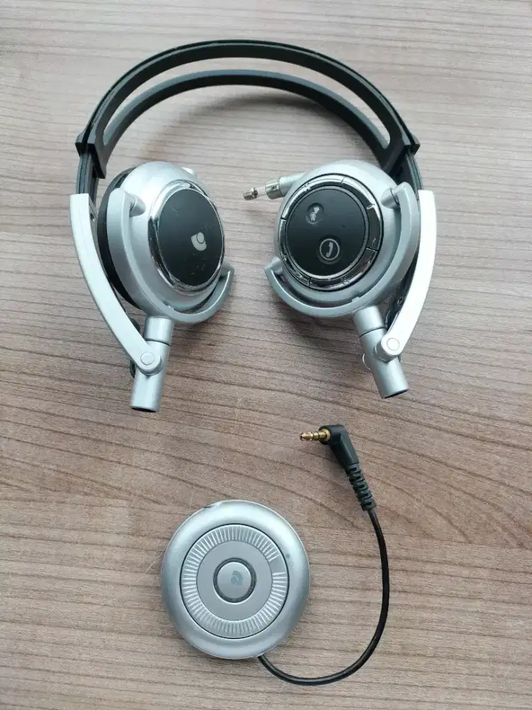 Di jual Portable Stereo Headphones, Hansfree Plantronics Pulsar P590