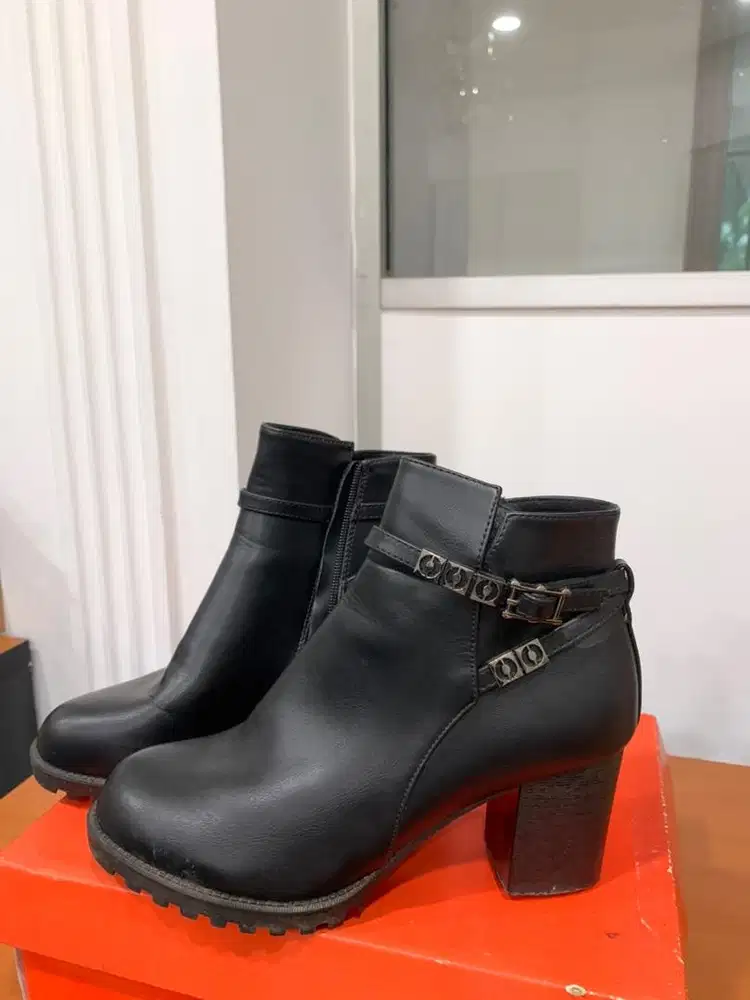 Boots kulit sintetis