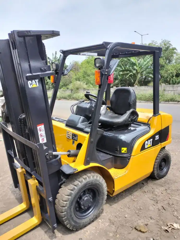 Forklift Caterpillar 2,5 ton tahun 2019