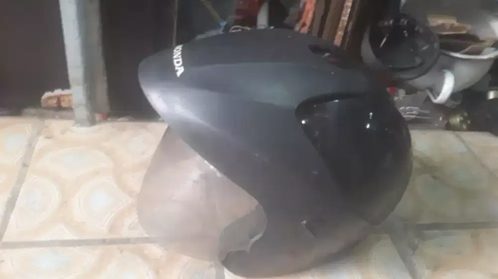 Se bh helm asli dr honda kond mls luar dlm se lg ada cpt murah meriah