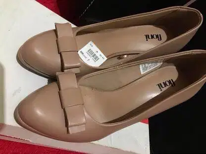Sepatu Wanita untuk kerja