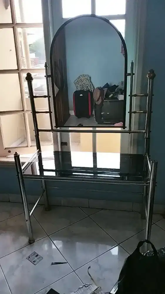 Meja rias kaca unik & kursinya