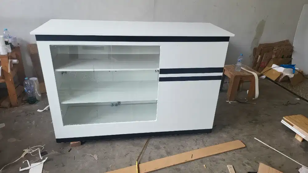 Meja kasir Laundry model Etallase | 150x50x110cm