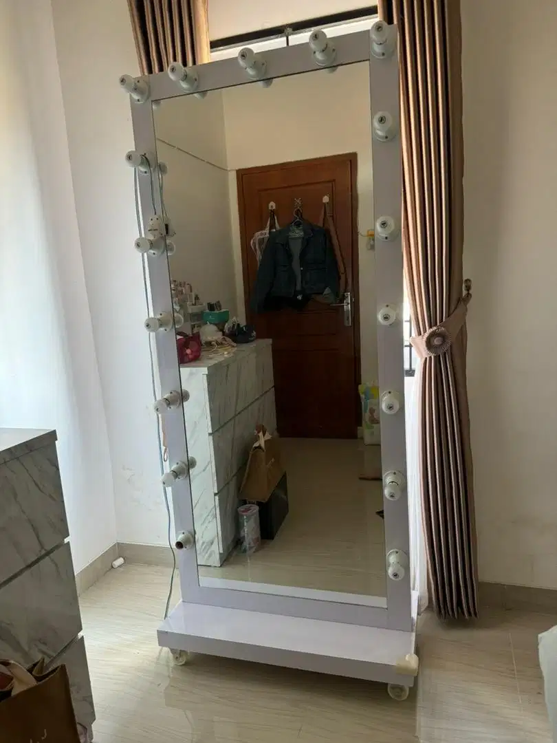 Standing Mirror full body with Lampu