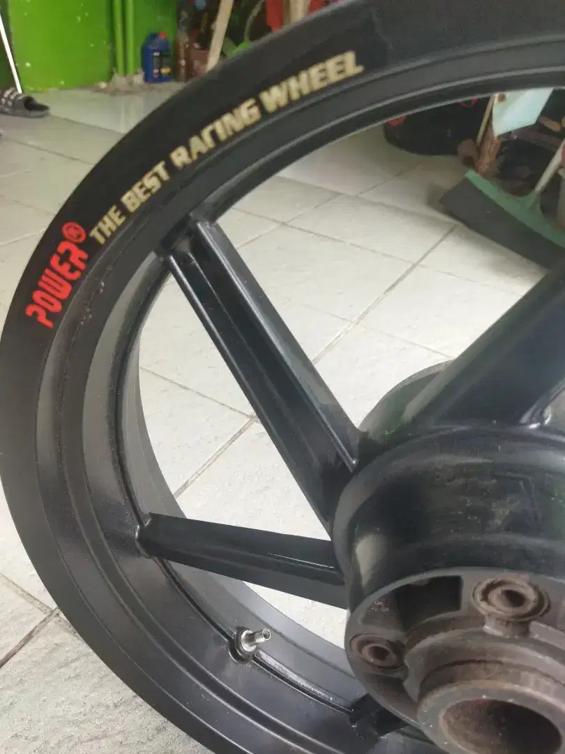 Velg  bekas dipasang di Honda Tiger